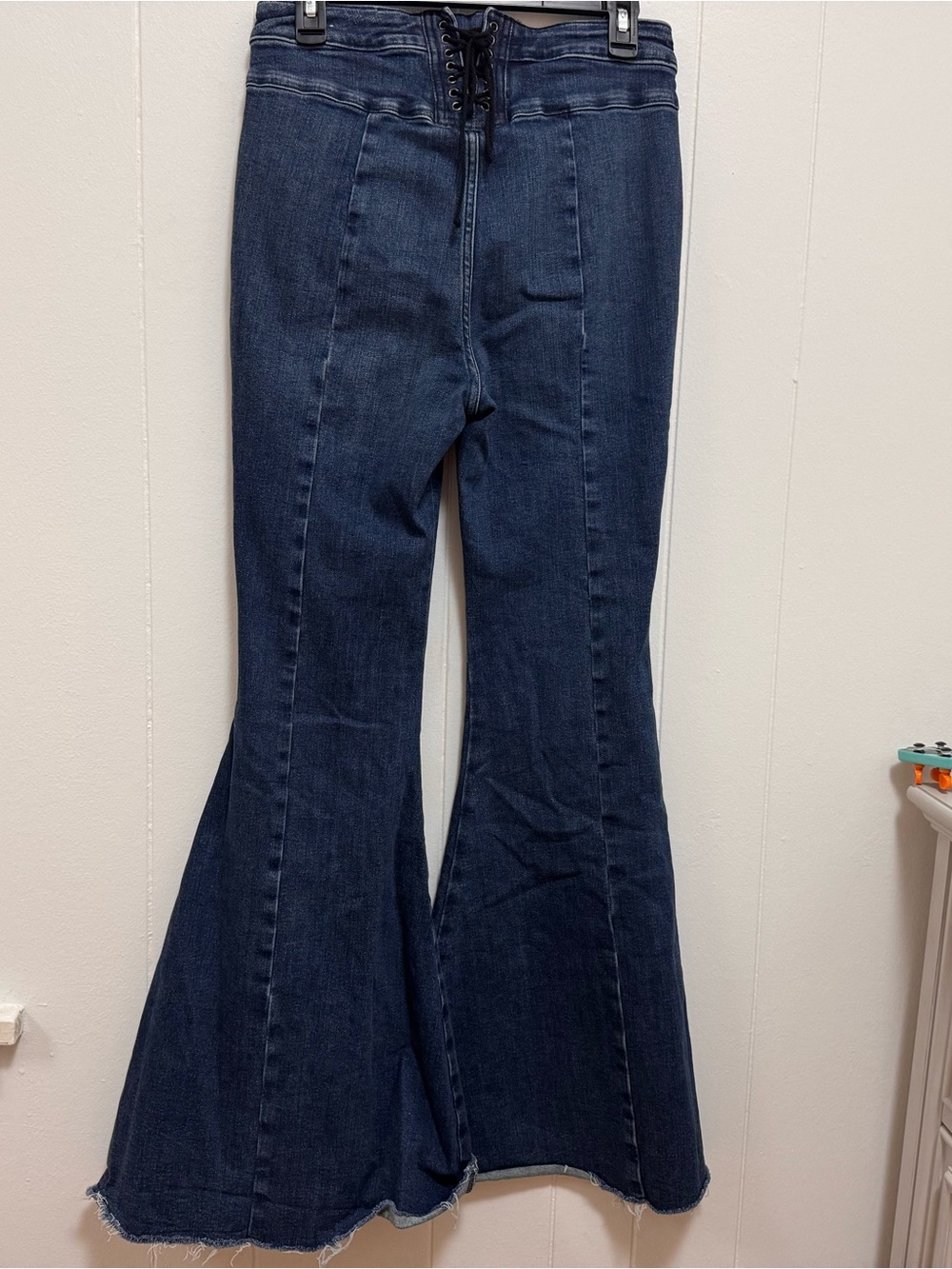 WE THE FREE CRVY Size 29 Super High-Rise Lace-Up Flare Raw Hem Stretch Jeans - Picture 9 of 10